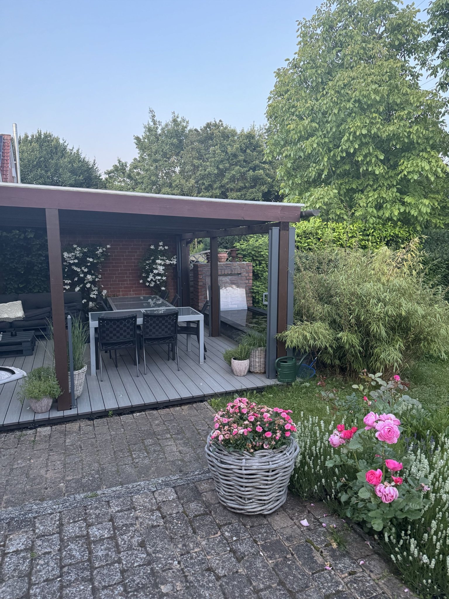 Gepflegter Garten mit Terrasse
